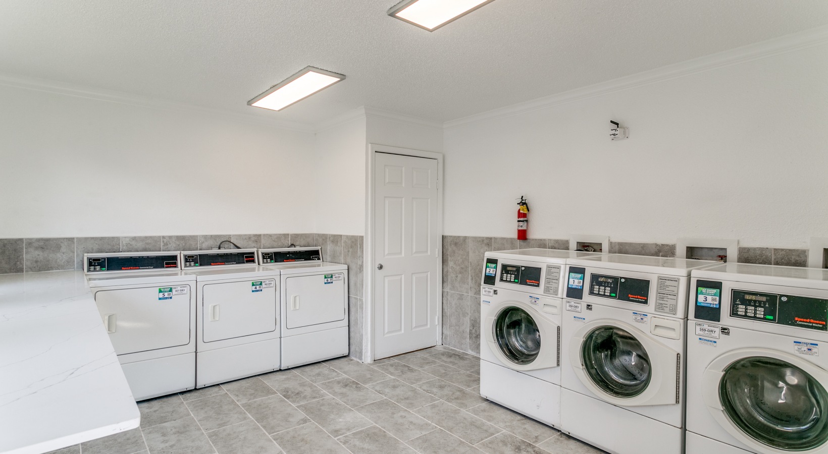 a laundry room with washers and dryers at The  Holden